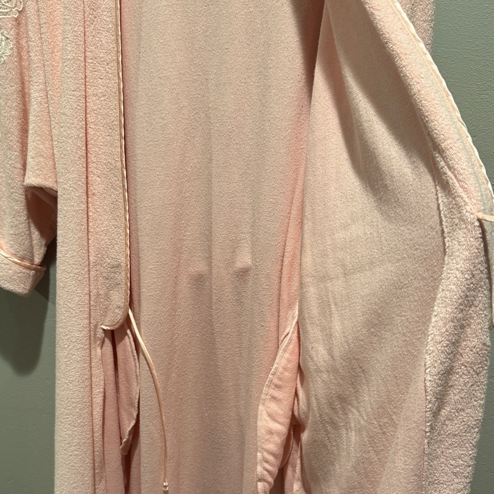 Vintage Christian Dior Carnation Pink Lace-Trim Terry Bath Lounge Robe with Tie - Picture 8 of 14